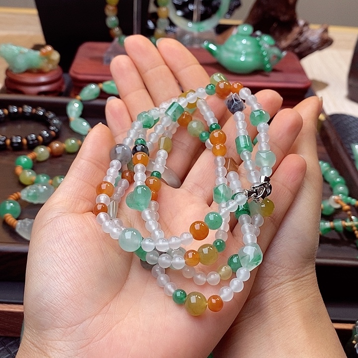 不***道石英质玉（非洲翠）未镶嵌串