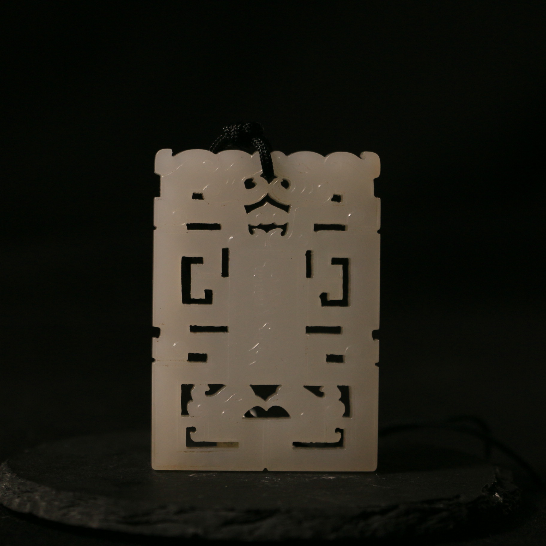 16F120清 白玉斋戒镂空牌