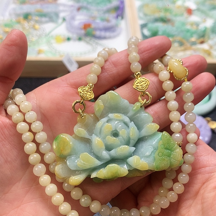 翡翠颈饰未镶嵌吊坠