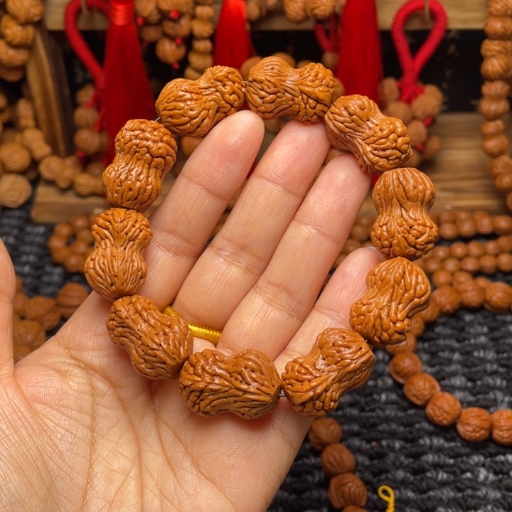 木质类龙纹桃枭挂件