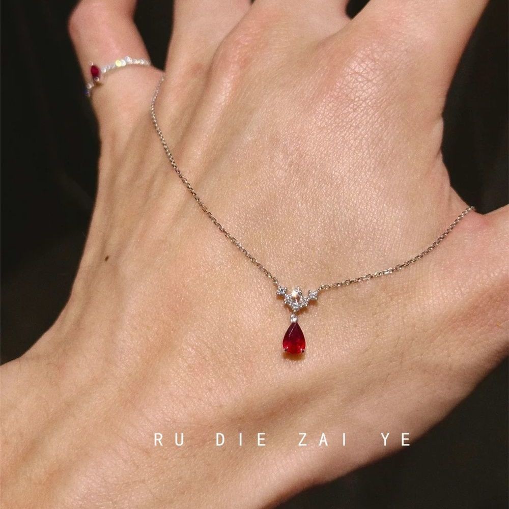 铜合金项链 鸽血色水滴锆石项链复古气质显白高级感轻奢锁骨链女