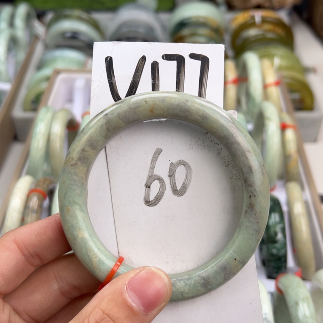 岫玉手镯未镶嵌天然岫玉