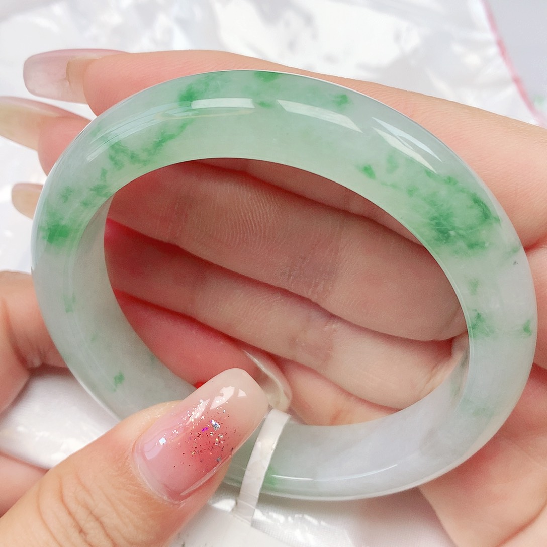 翡翠手镯未镶嵌抖音731