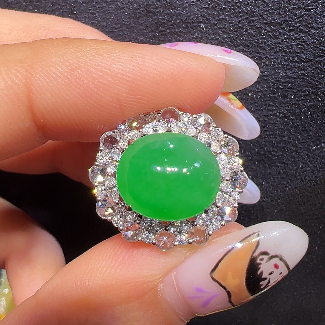 翡翠18K金镶嵌戒指蛋面