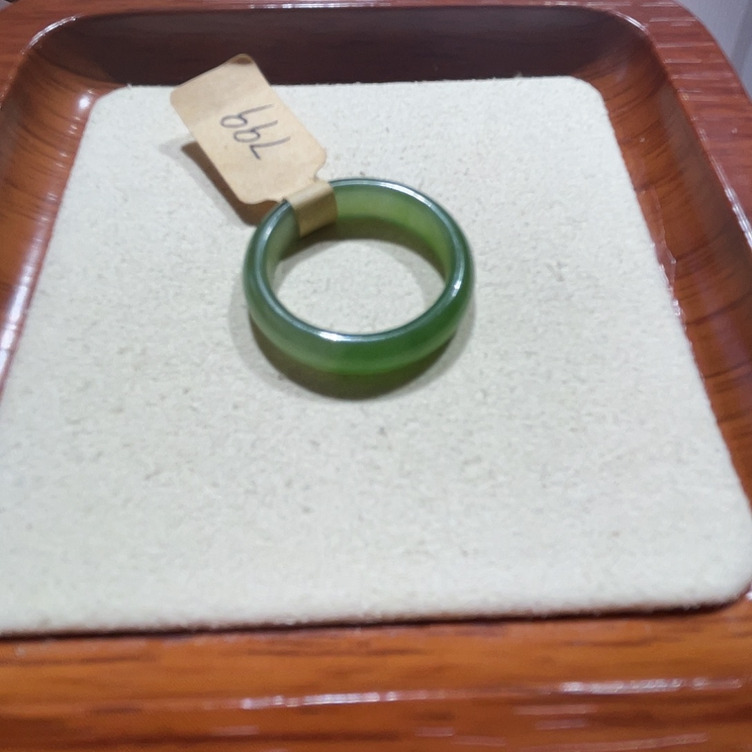 和田玉戒指未镶嵌碧玉微黑点果绿色一口翠20-21号