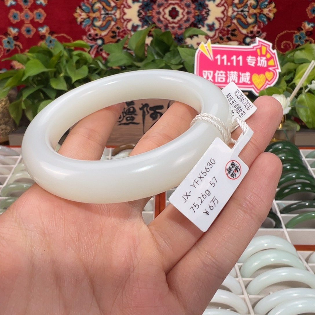 和田玉未镶嵌手镯优雅羊脂白玉手镯