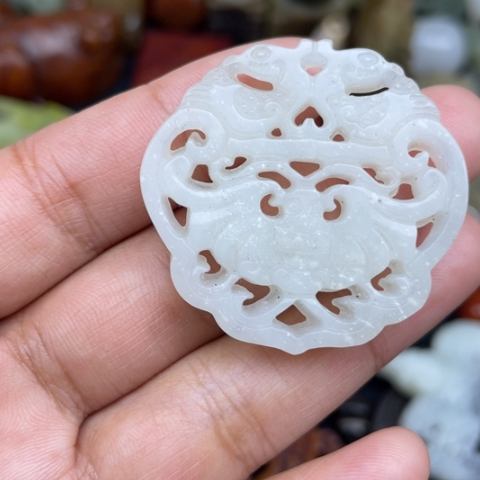 蛇纹石玉未镶嵌颈饰2