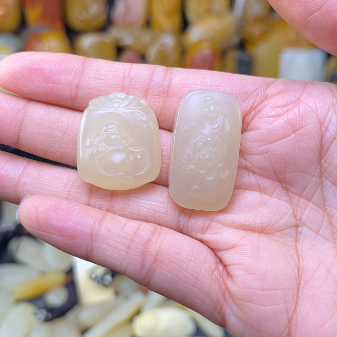 缘***石石英质玉未镶嵌黄蜡石吊坠