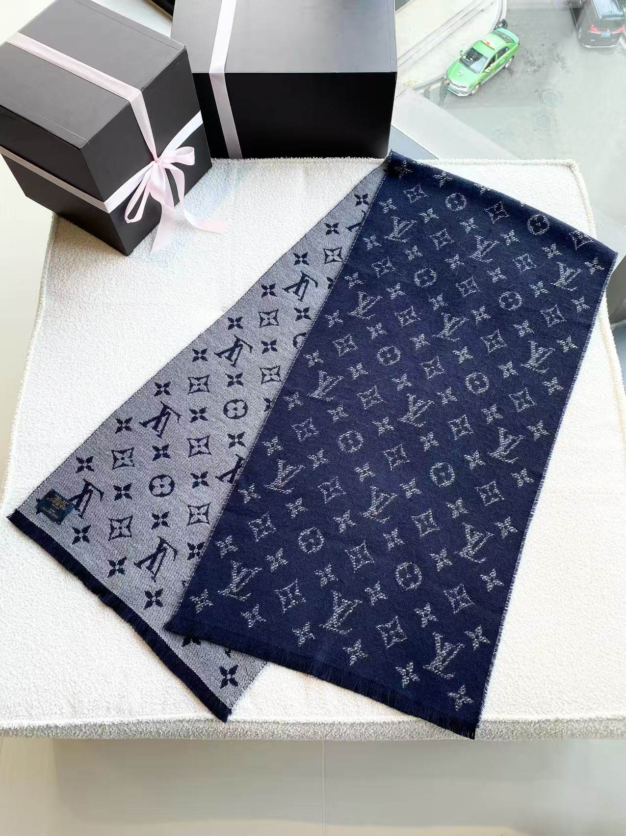 95新 LouisVuitton/路易威登 aa3649 羊毛 老花满印羊毛围巾
