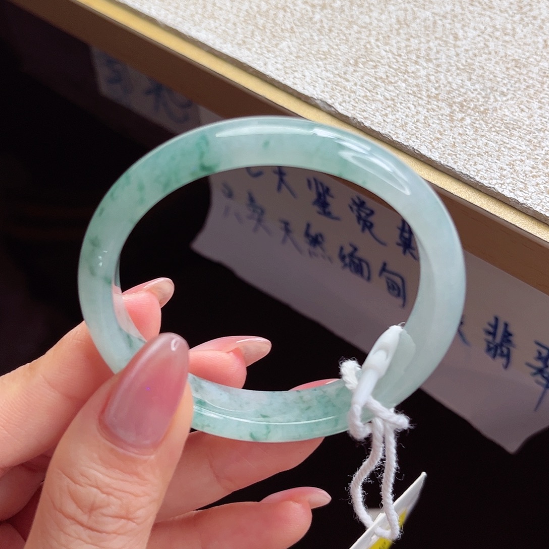 翡翠未镶嵌手镯手镯