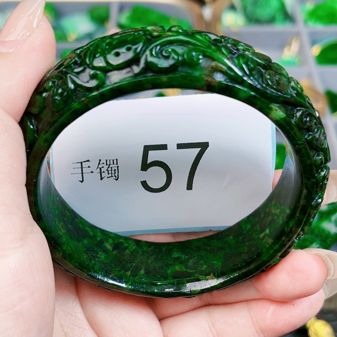 翡翠颈饰未镶嵌手镯60-62