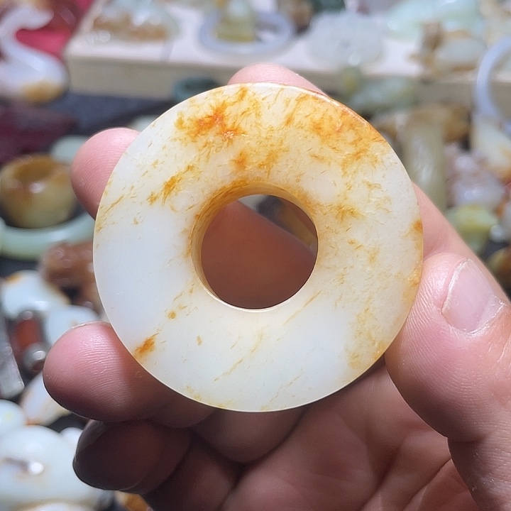 颈饰未镶嵌和田玉（糖玉）