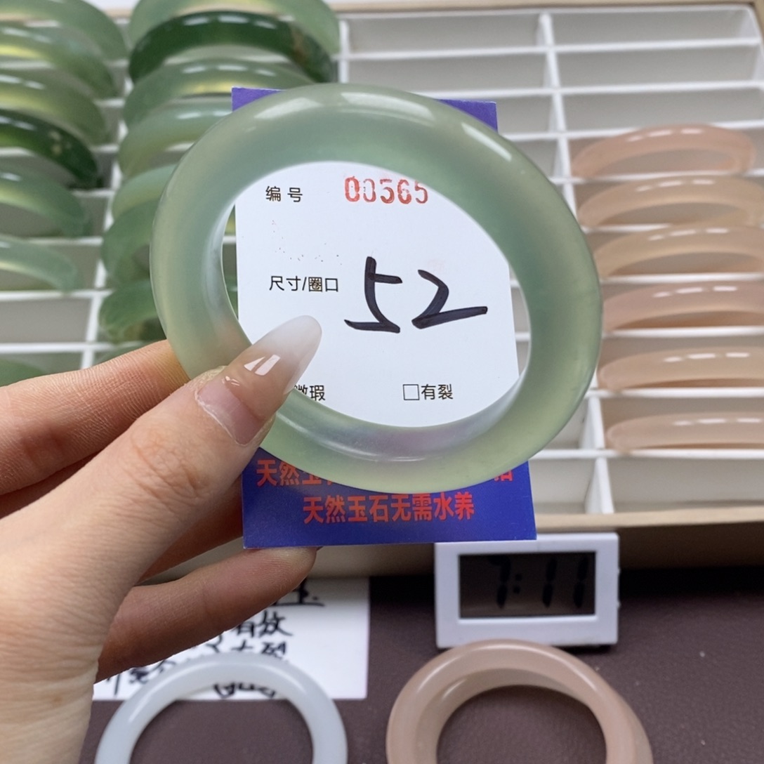 蛇纹石玉手镯未镶嵌