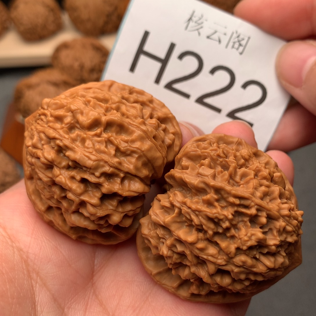 文玩核桃把件43.8满天星