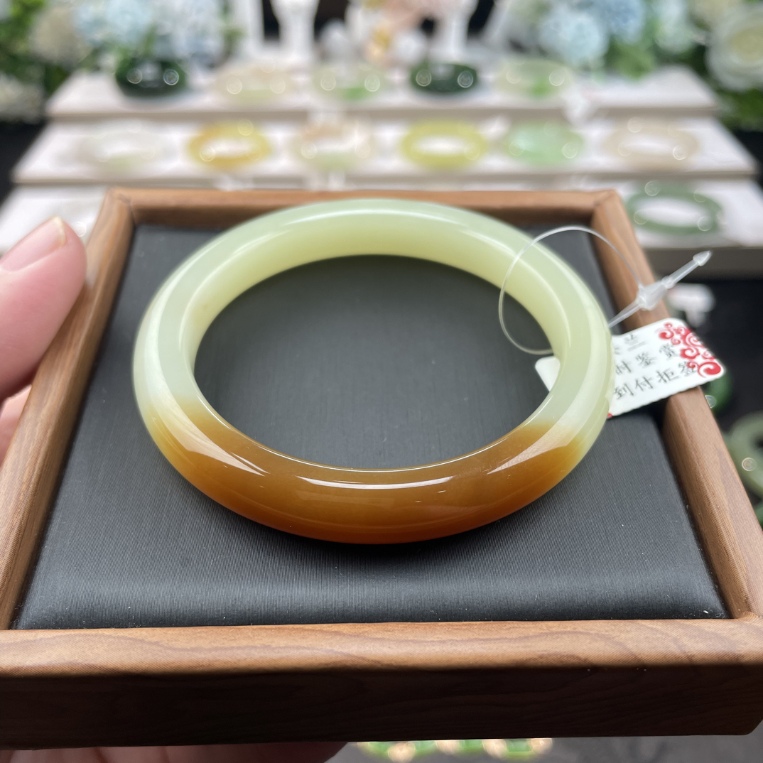 和田玉新疆且末红糖糖白56+