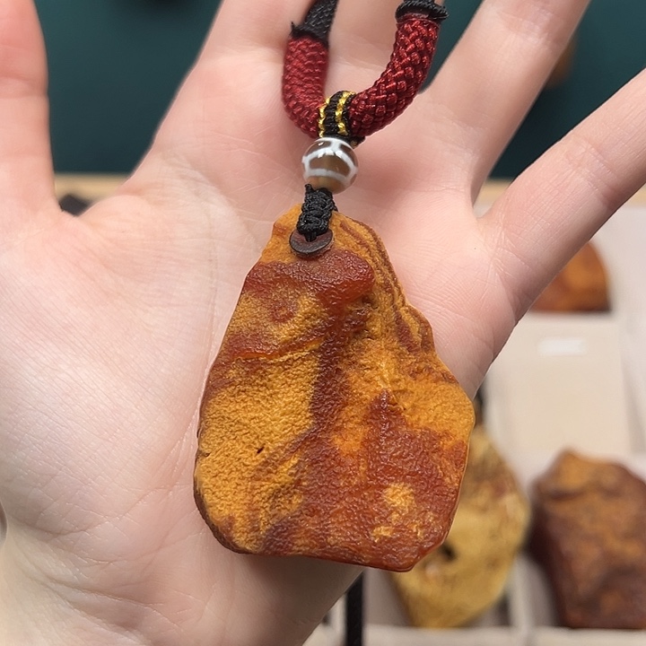 琥珀珠宝奇石未镶嵌