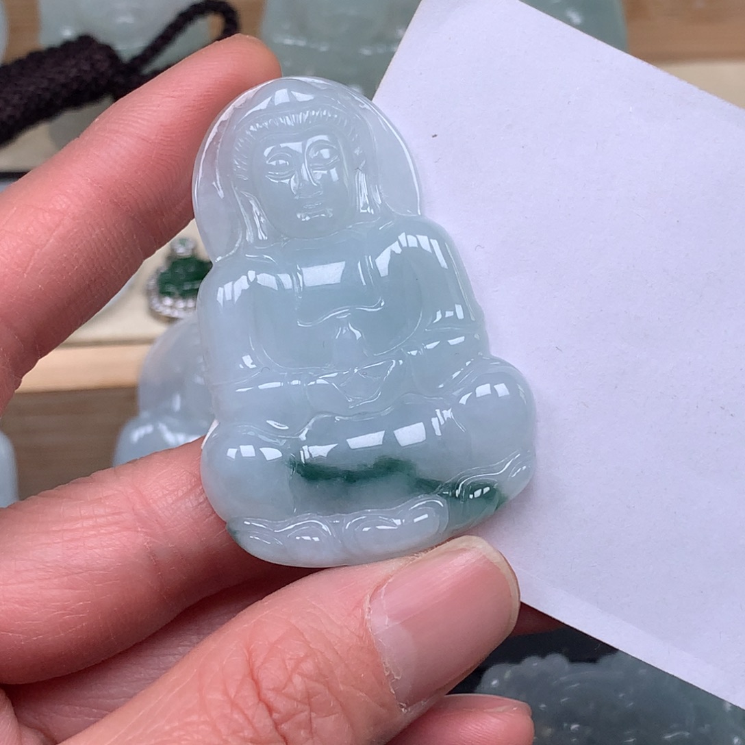 翡翠未镶嵌颈饰观音