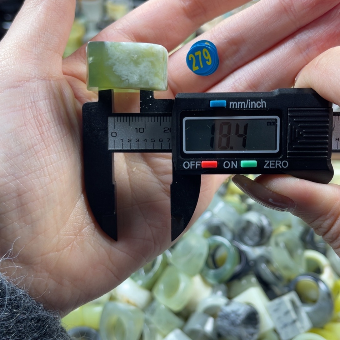 蛇纹石玉未镶嵌戒指