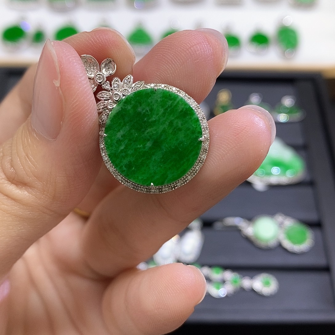 翡翠18K金镶嵌吊坠(不含链)