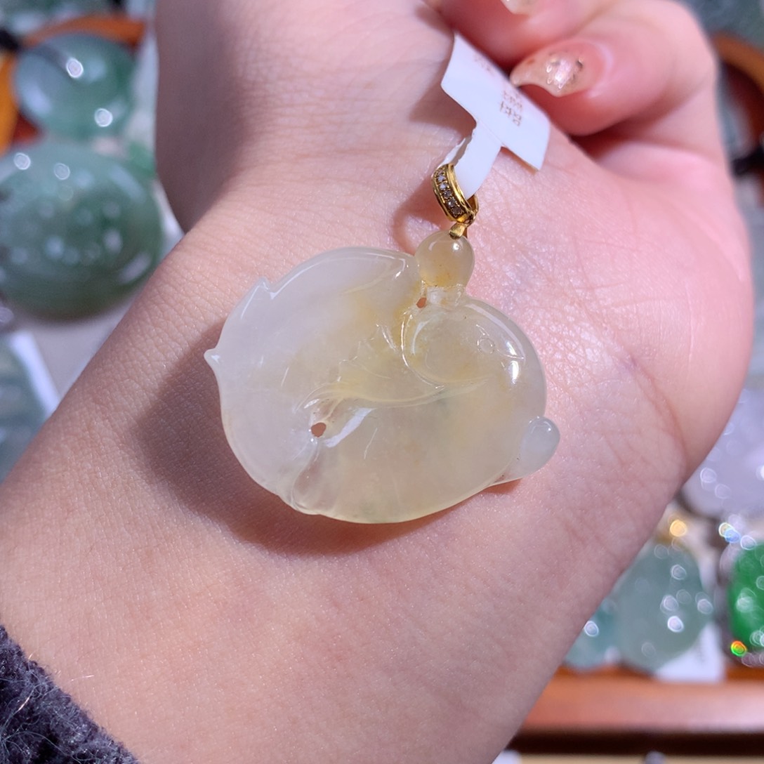 翡翠颈饰18K金镶嵌年年有余