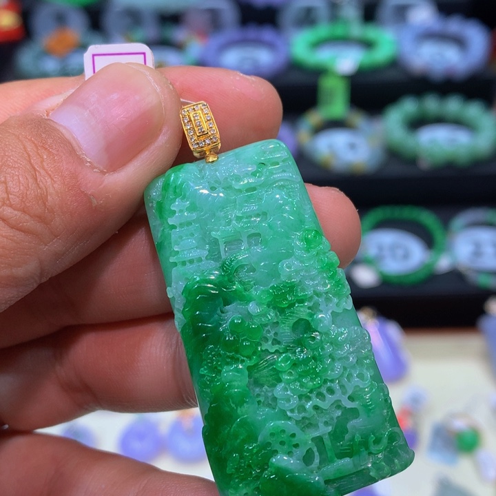 翡翠18K金镶嵌颈饰