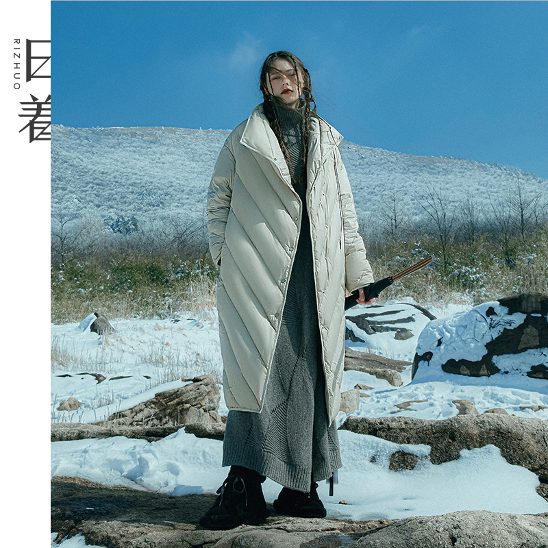 日着侠一匹风2025冬季新款女设计感宽松保暖过膝长羽绒服RD8808Y0