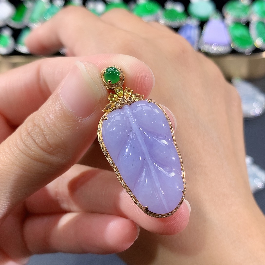 翡翠18K金镶嵌颈饰