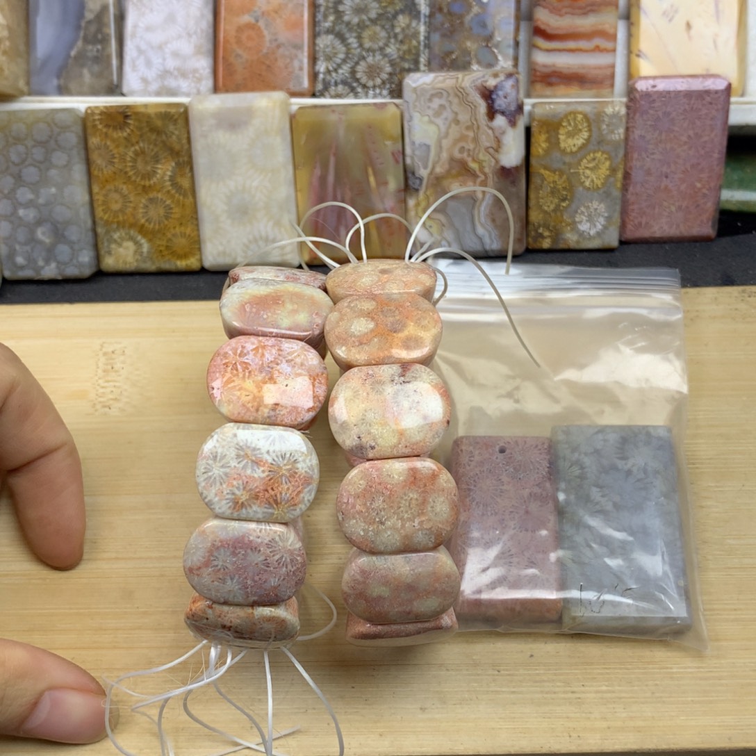 小***潘硅化珊瑚（珊瑚玉）未镶嵌珠宝奇石