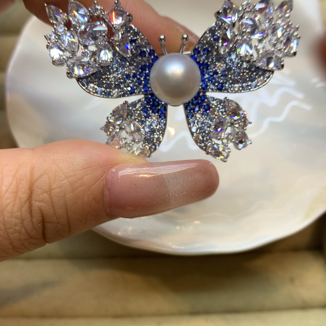 未镶嵌胸饰海水珍珠