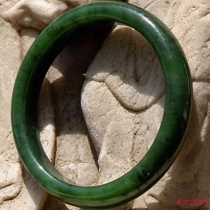 闲=听9393天然新疆和田玉菠菜绿碧玉手镯子宝玉石证书复检60