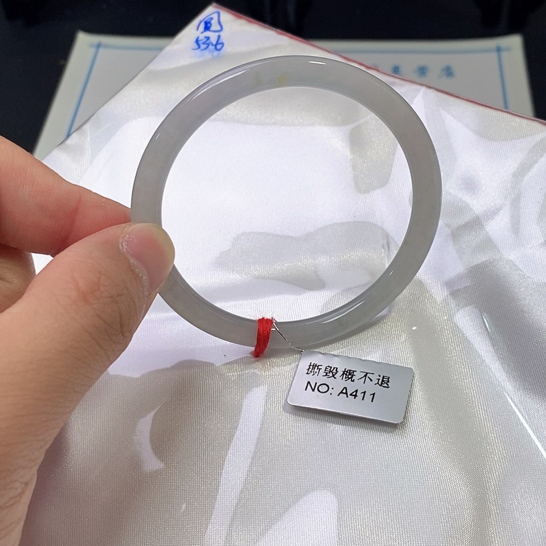 翡翠未镶嵌手镯（圆镯）