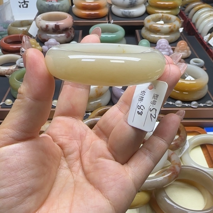 石英岩玉未镶嵌手镯