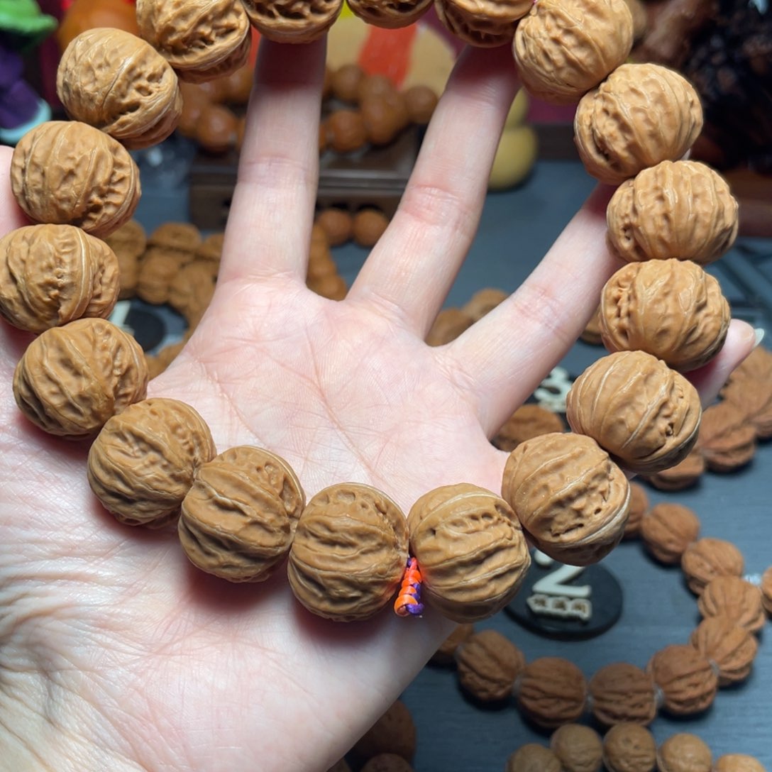 核桃?****）磨盘白茬元宝手持88