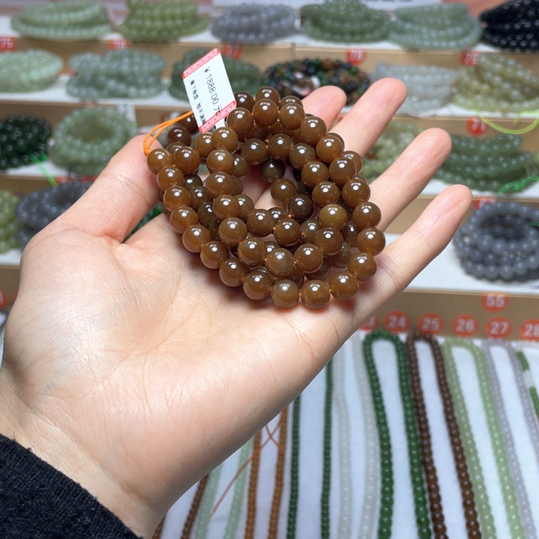 琪****和田玉未镶嵌颈饰8mm