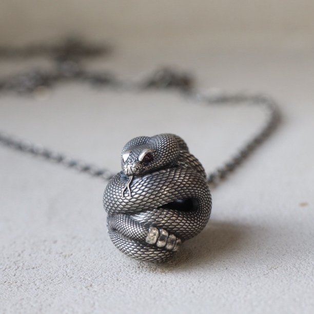 坠链均925银 原创响尾蛇吊坠复古蛇形项链生肖蛇男女挂件重工镶嵌