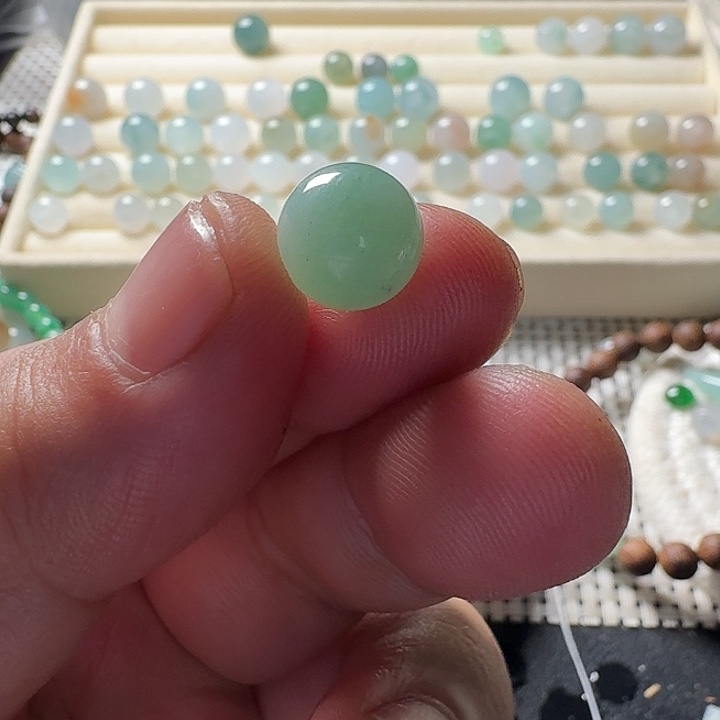 翡翠未镶嵌颈饰11、1圆珠