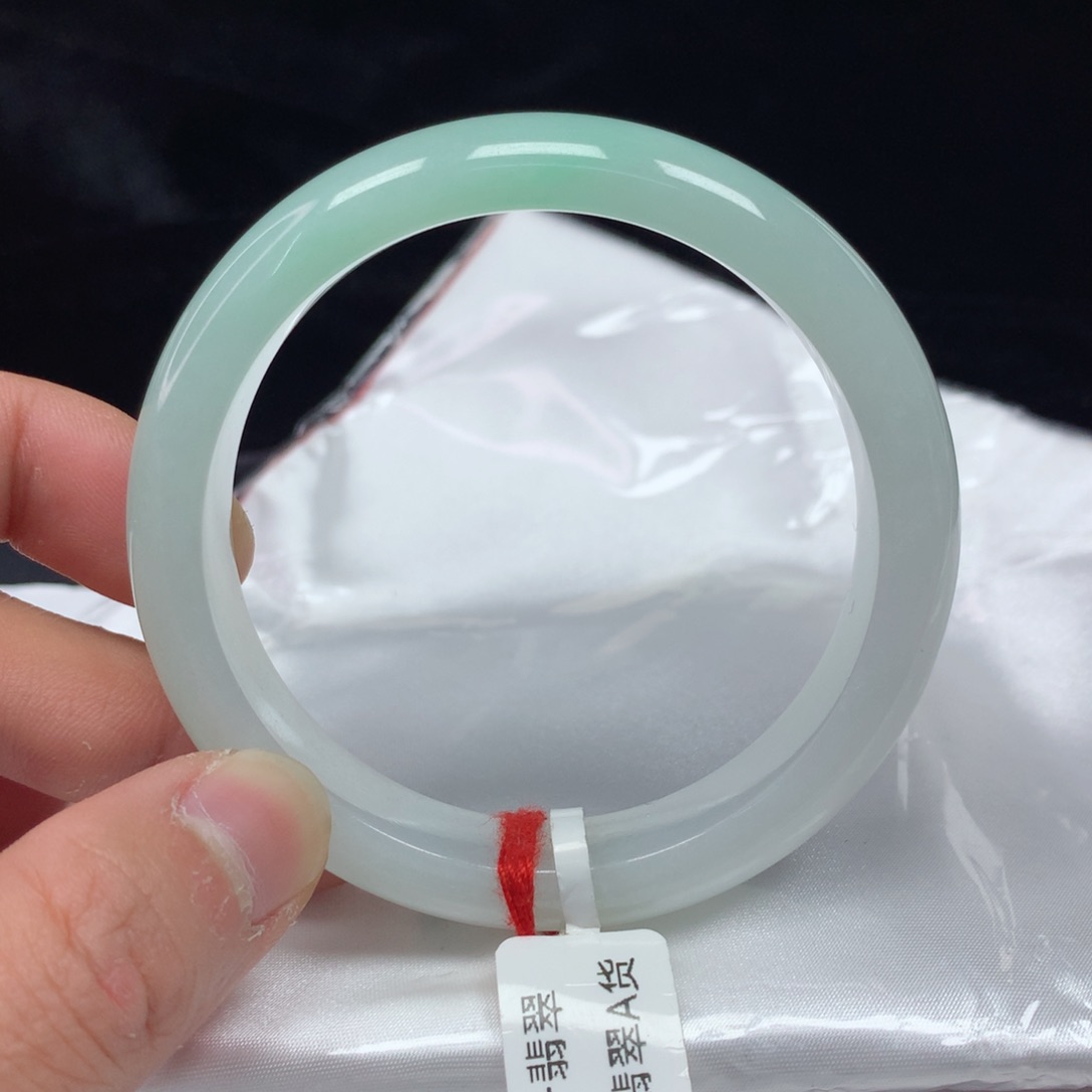 翡翠手镯（圆镯）未镶嵌56.5