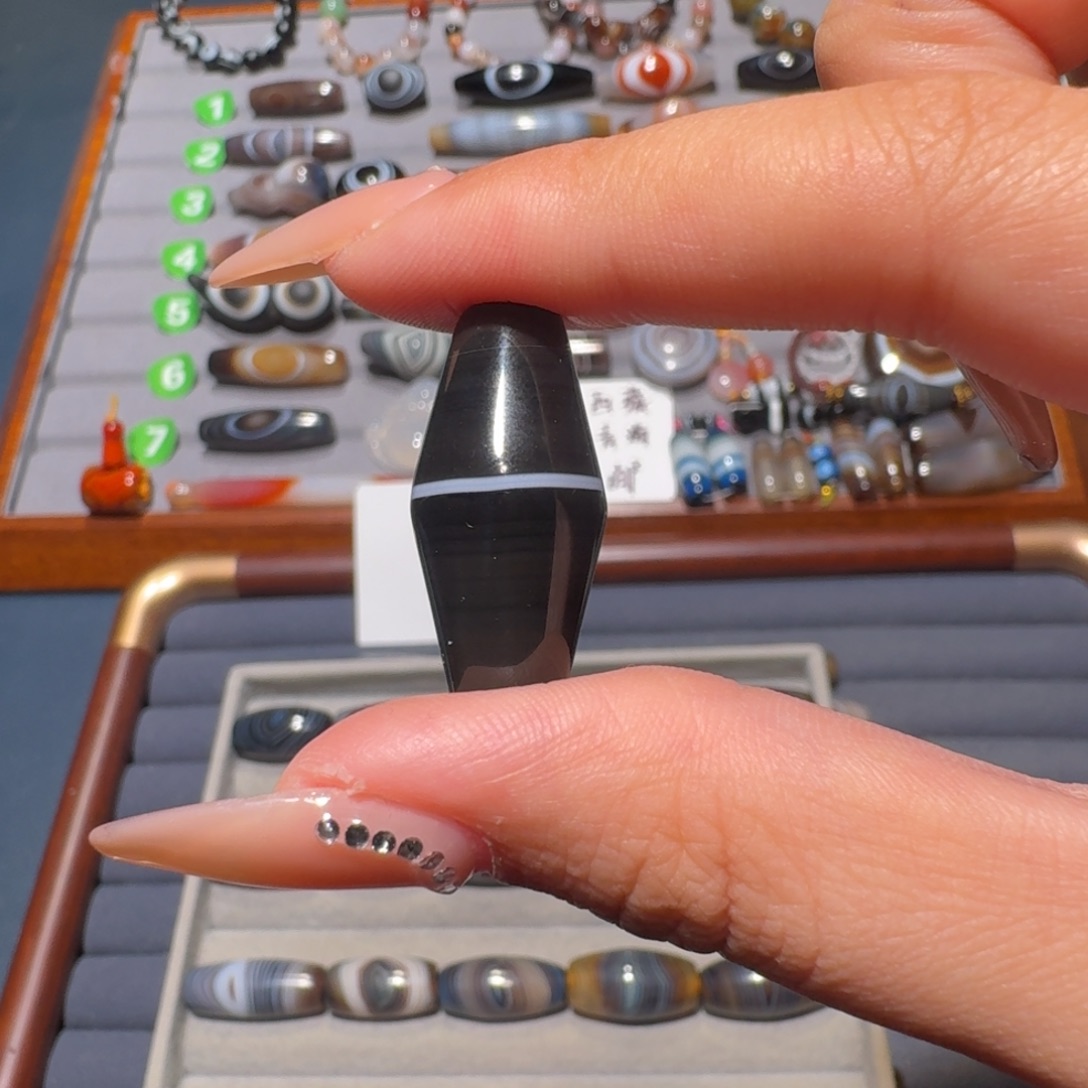 慕***生玛瑙/玉髓未镶嵌珠宝半成品