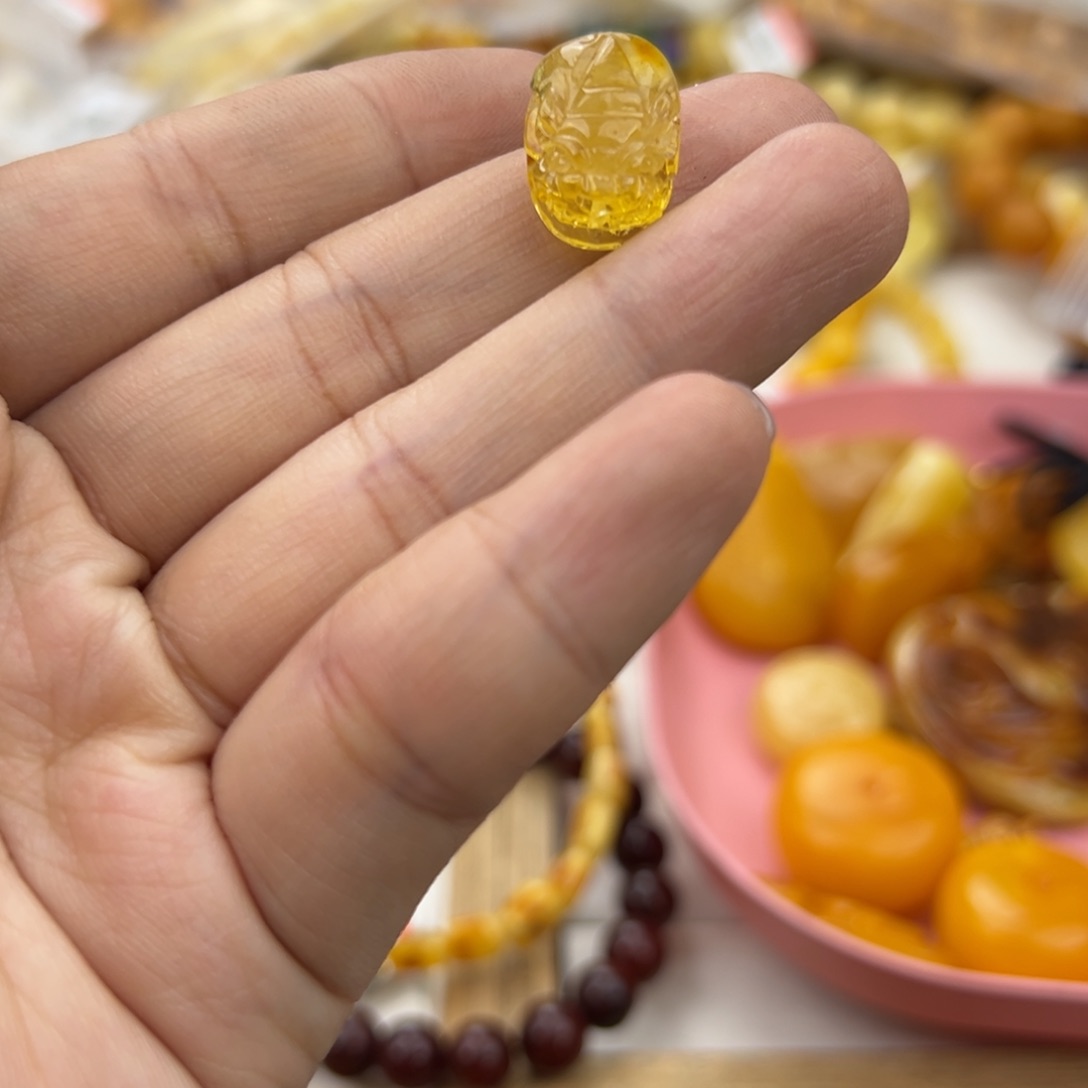 琥珀珠宝奇石未镶嵌