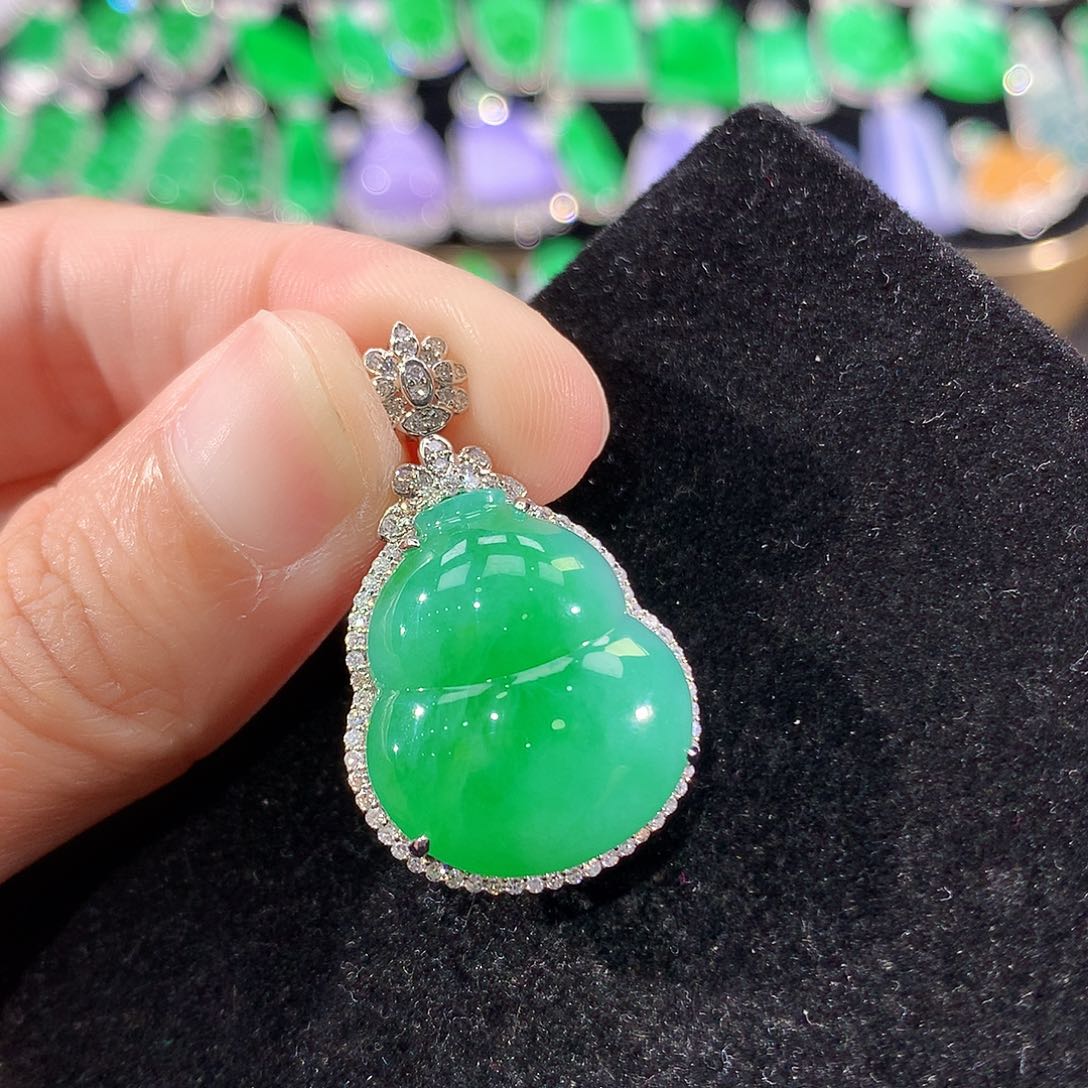 翡翠18K金镶嵌颈饰