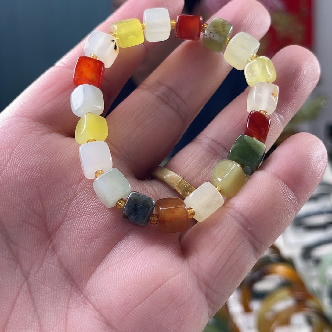 未镶嵌蛇纹石玉手链