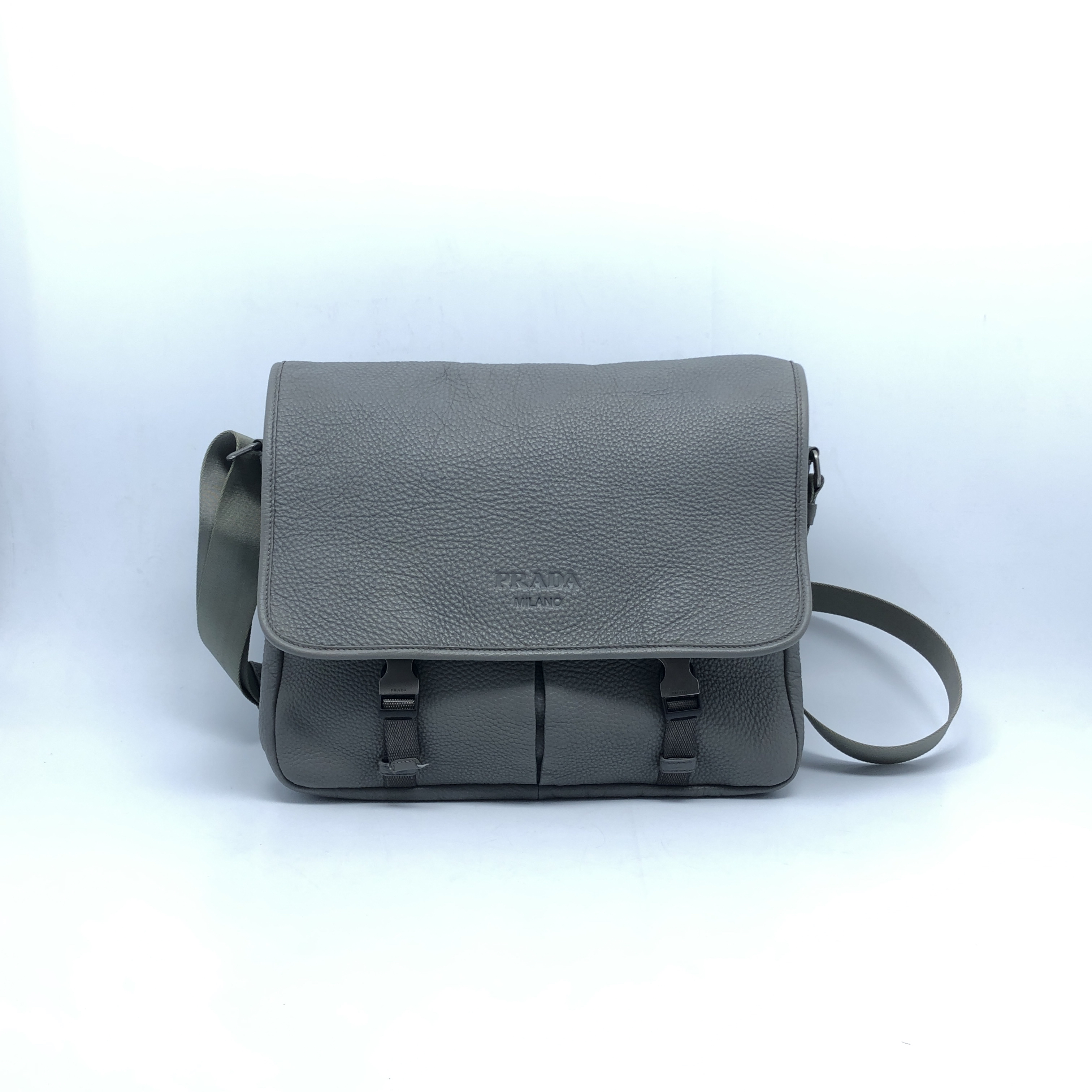 95新 Prada/普拉达 大象灰荔枝纹单肩包/4093号男士时尚休闲百搭
