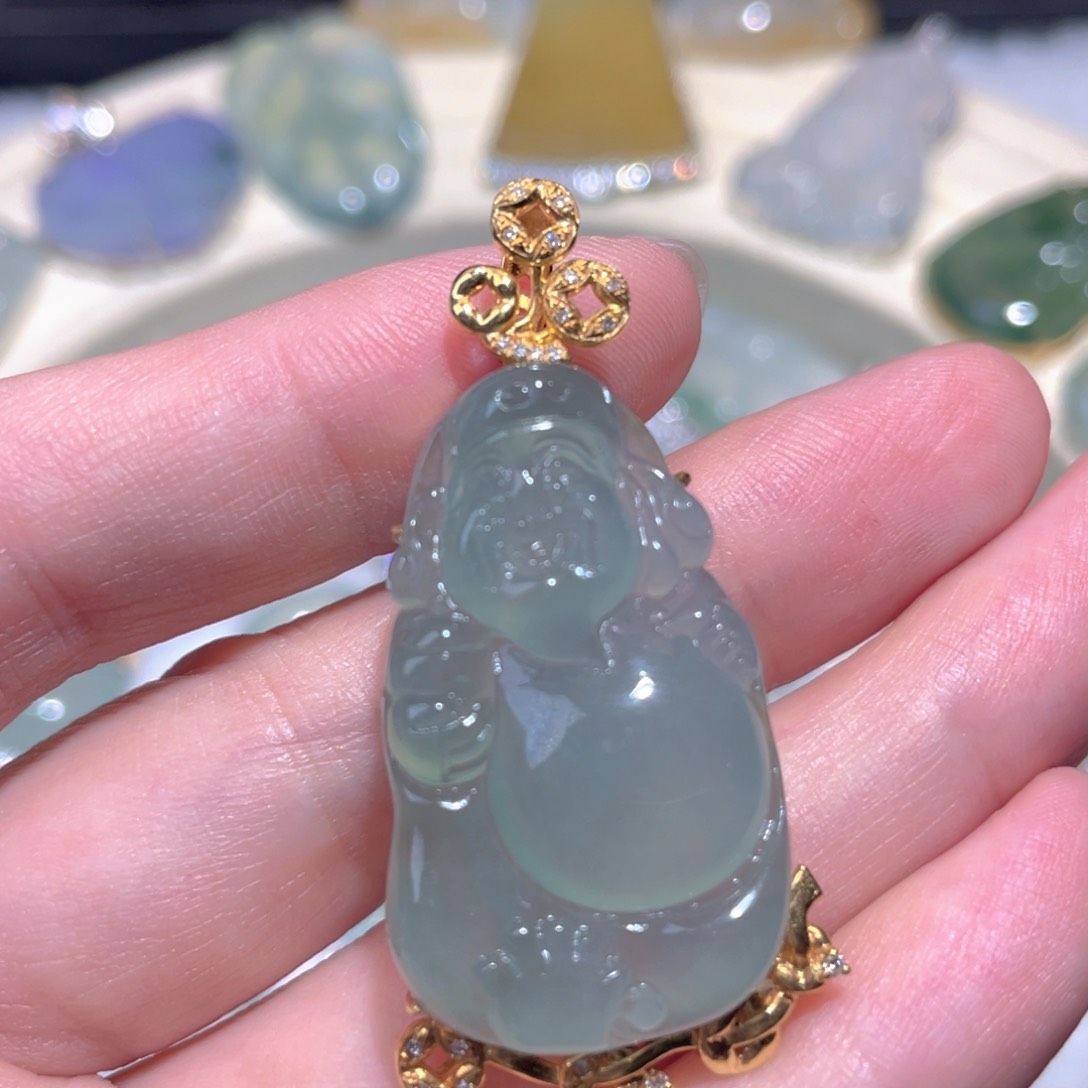 翡翠18K金镶嵌颈饰翡翠