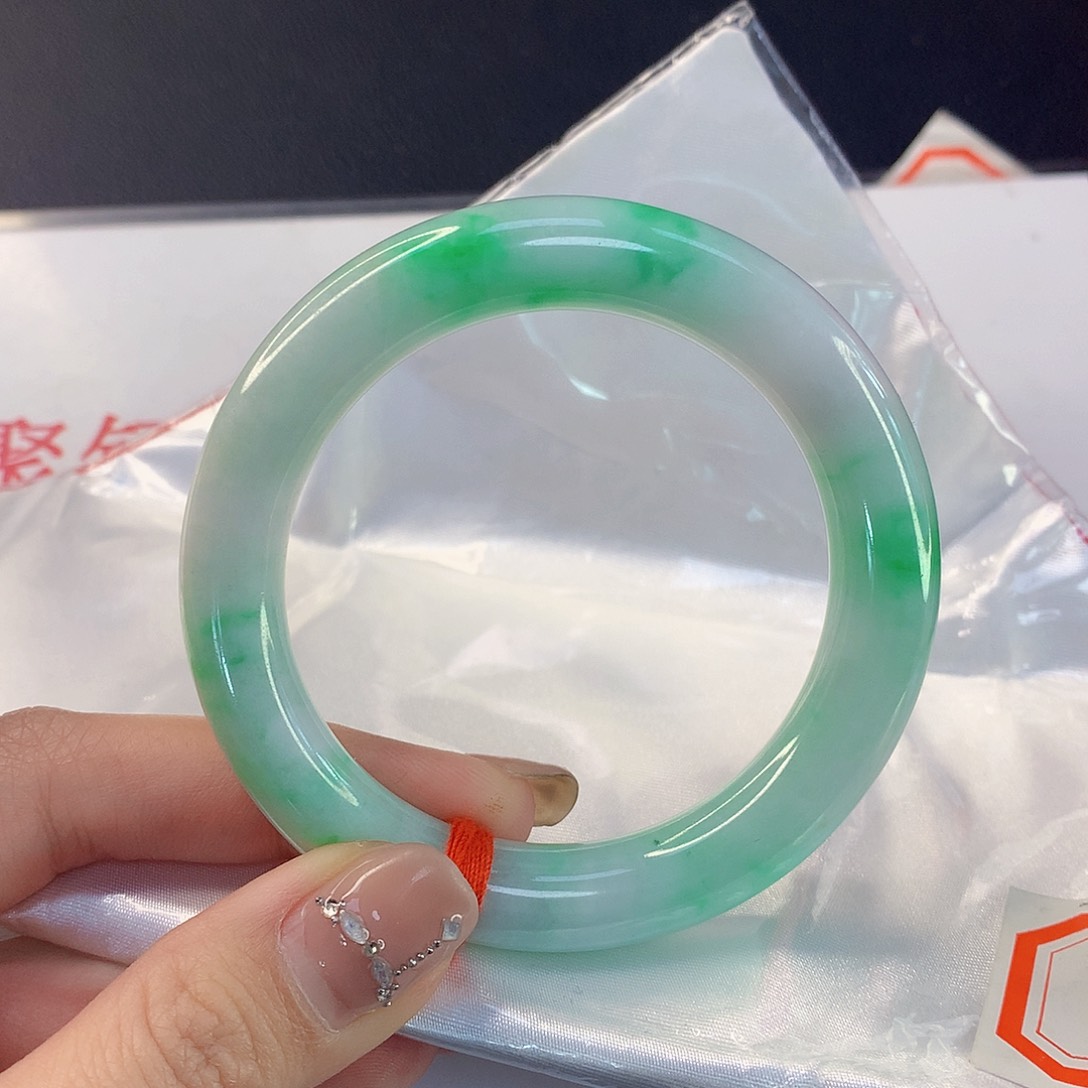 翡翠手镯未镶嵌天然翡翠A货108
