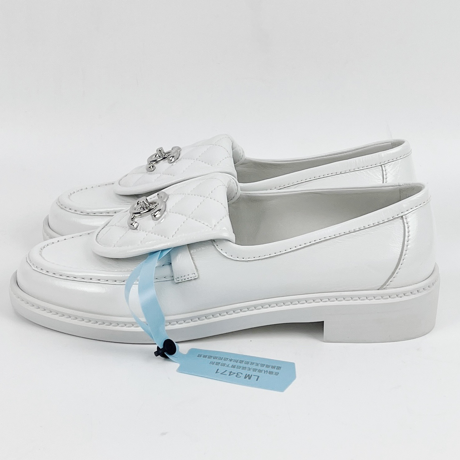 99新 Chanel/香奈儿 38码白色书包扣菱格乐福鞋 99新 lm3471