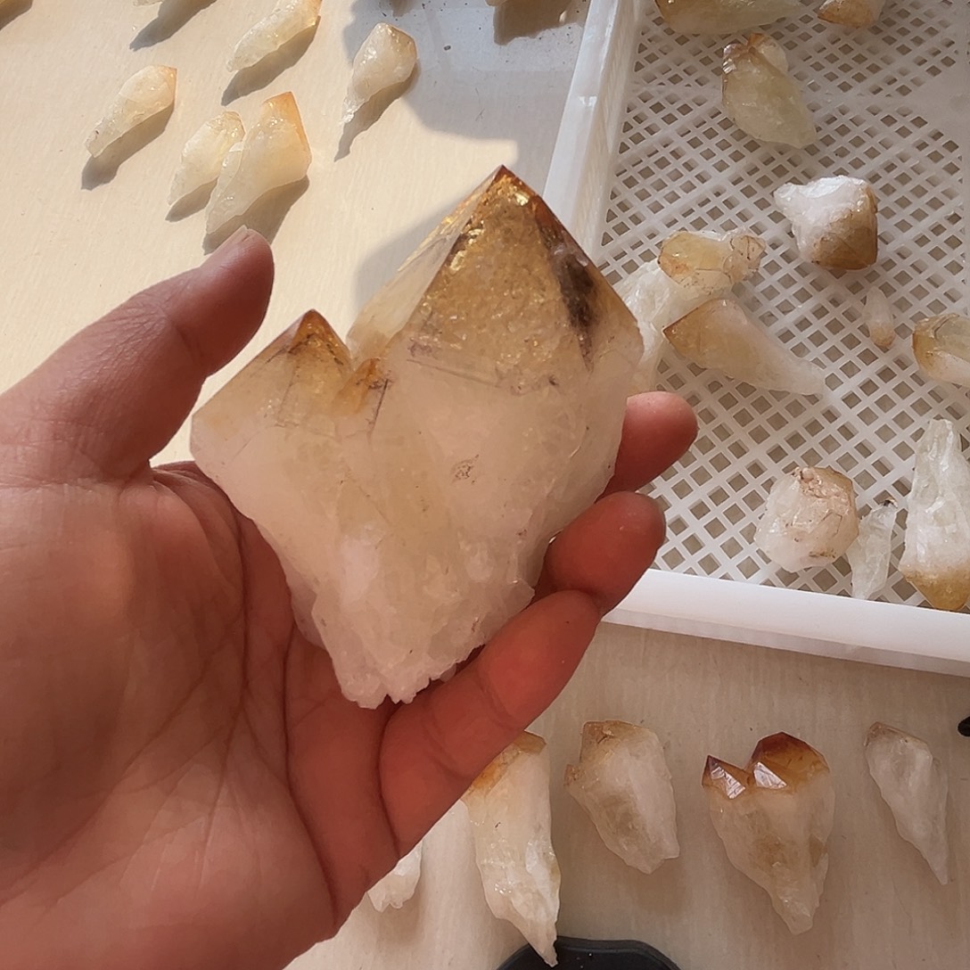 尚***年未镶嵌水晶珠宝半成品