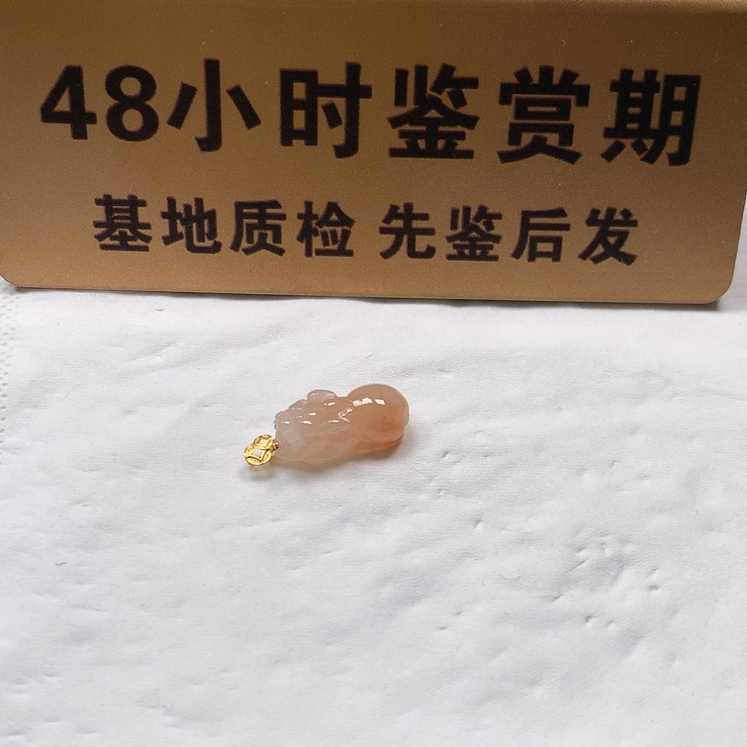 颈饰18K金镶嵌翡翠貔貅