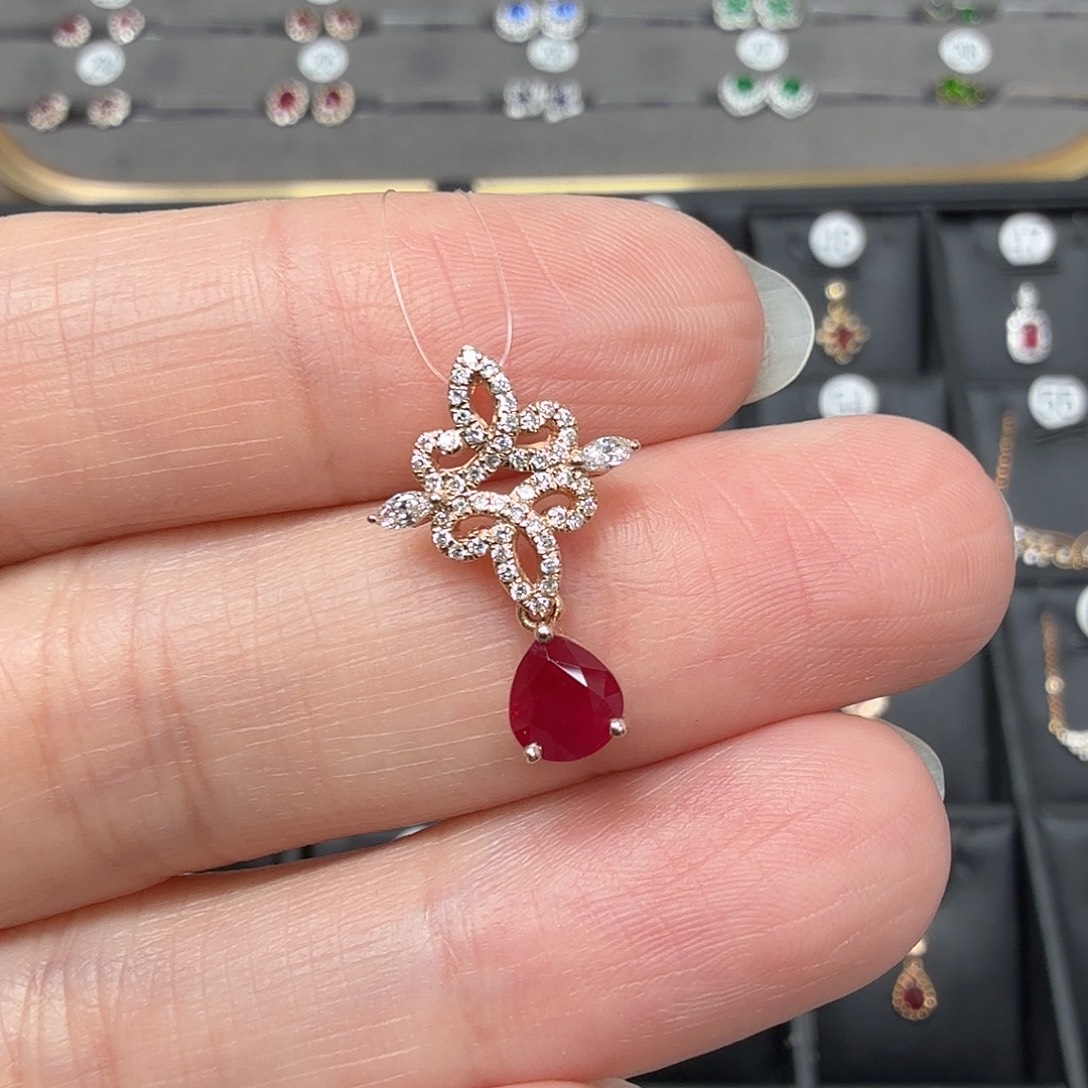 吊坠(不含链)18K金镶嵌红宝石中国结缅甸鸽血红1克拉