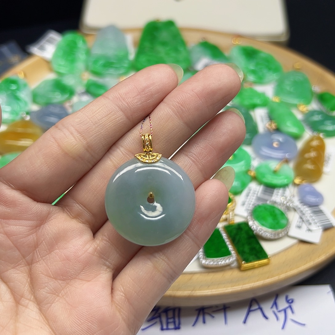 翡翠颈饰18K金镶嵌天然缅料A货一件