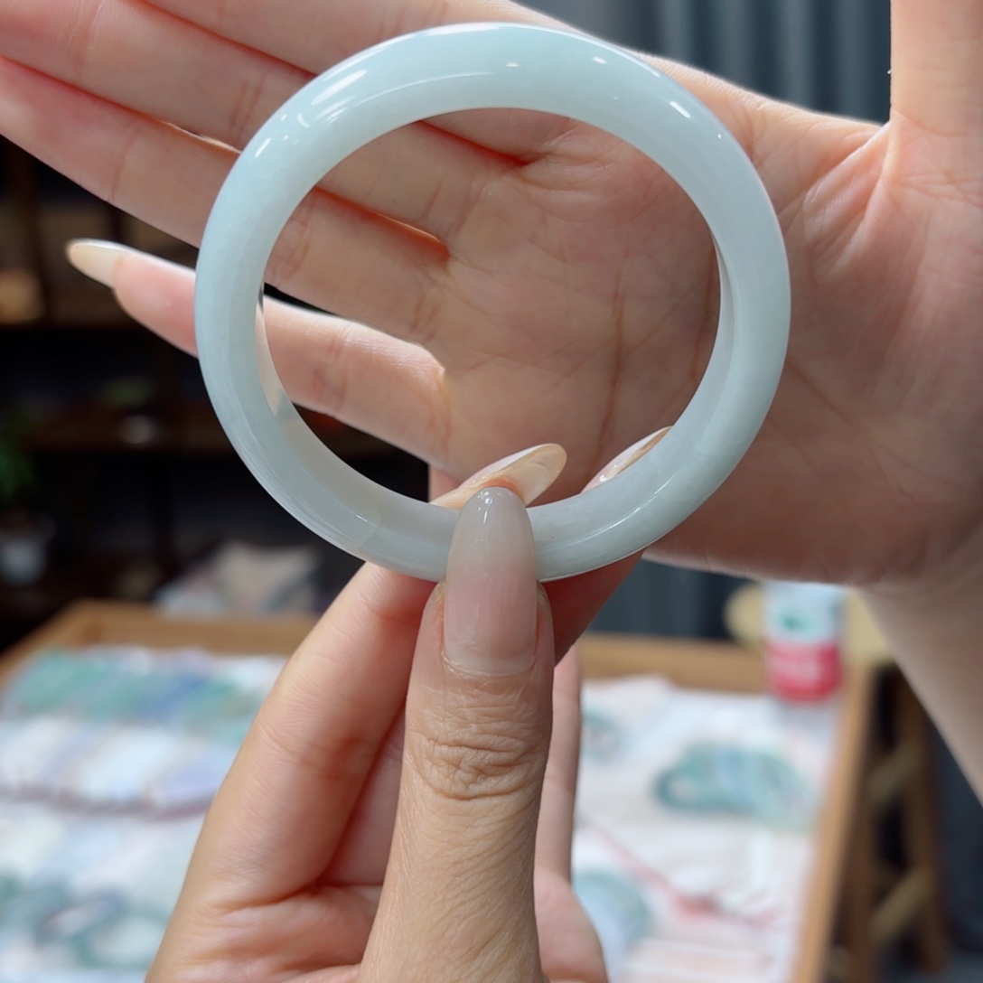 小***牙翡翠未镶嵌手镯翡翠